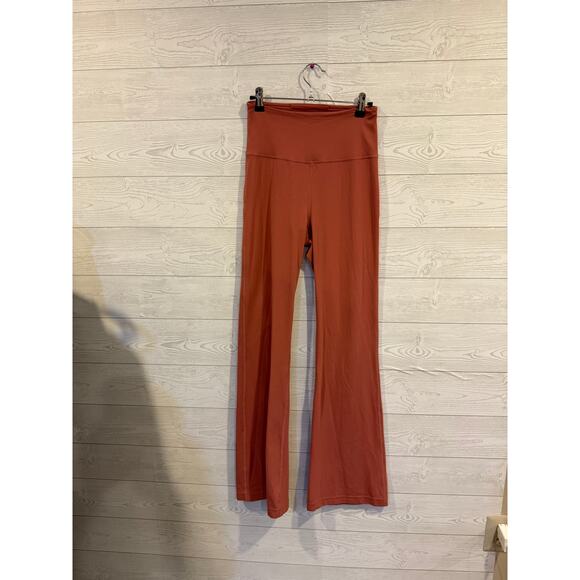 Lululemon Groove Super-High-Rise Flared Pant Nulu in the color Spiced Chai SZ 6 - Picture 1 of 4